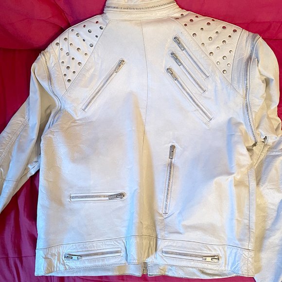 Vintage 1980s white leather jacket with 21 zippers! Sleeves zip off - Picture 2 of 9